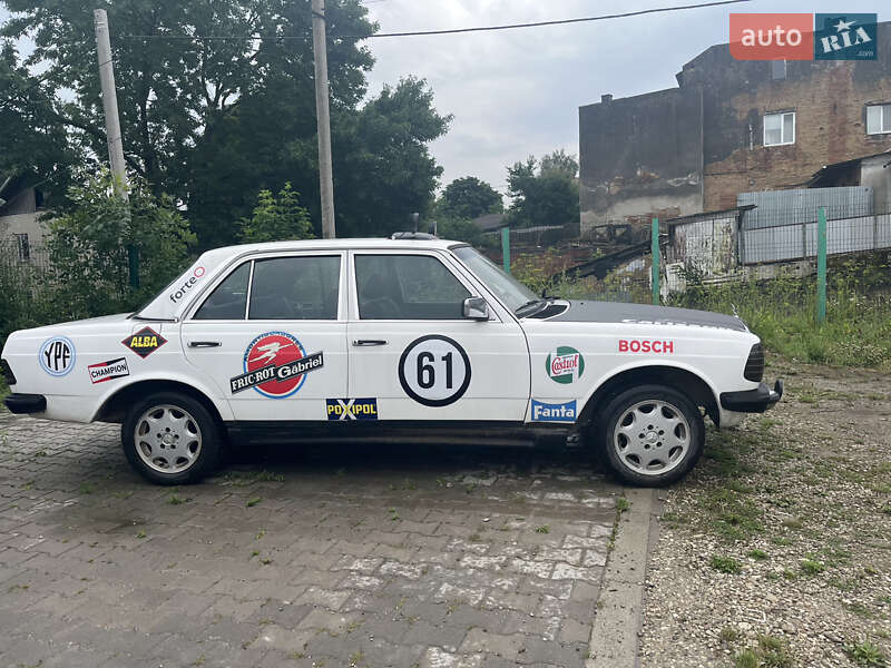 Седан Mercedes-Benz E-Class 1982 в Городенке