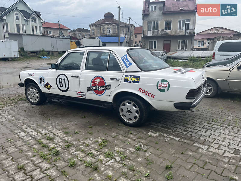 Седан Mercedes-Benz E-Class 1982 в Городенке