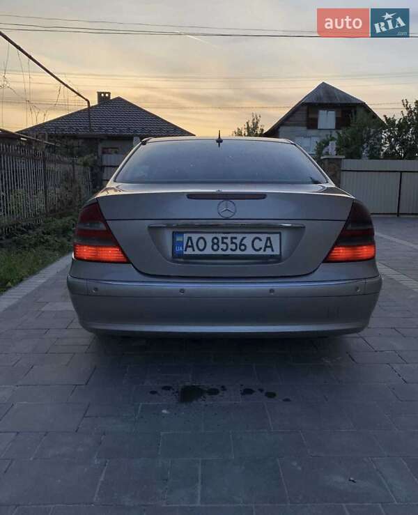 Седан Mercedes-Benz E-Class 2004 в Ужгороде