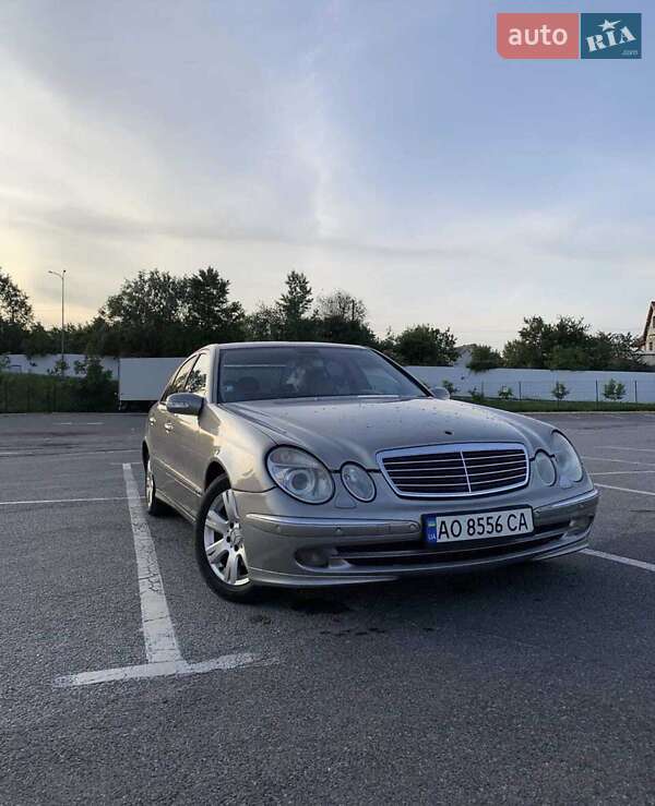 Седан Mercedes-Benz E-Class 2004 в Ужгороде