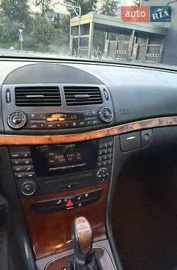 Седан Mercedes-Benz E-Class 2005 в 