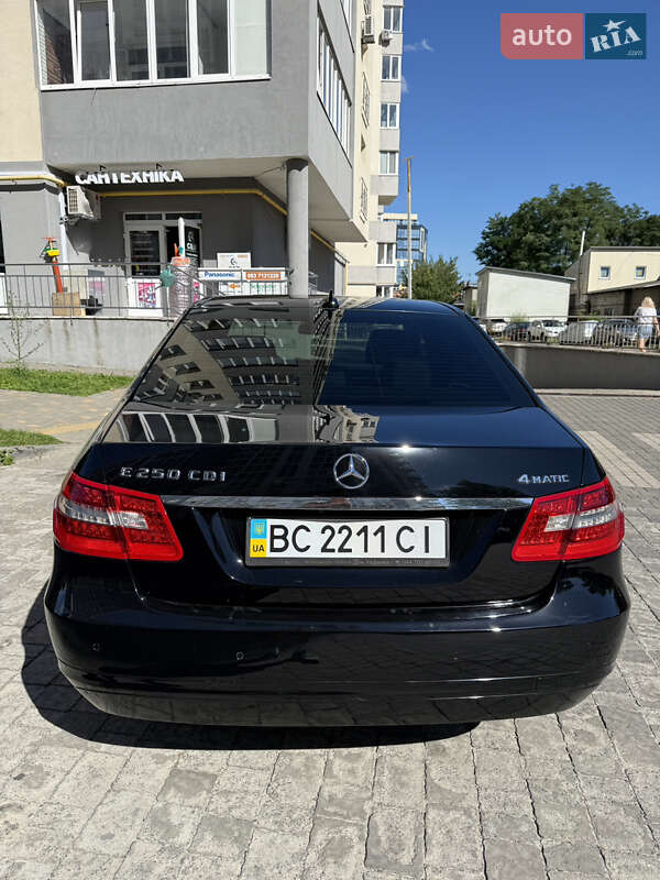Седан Mercedes-Benz E-Class 2011 в Львові