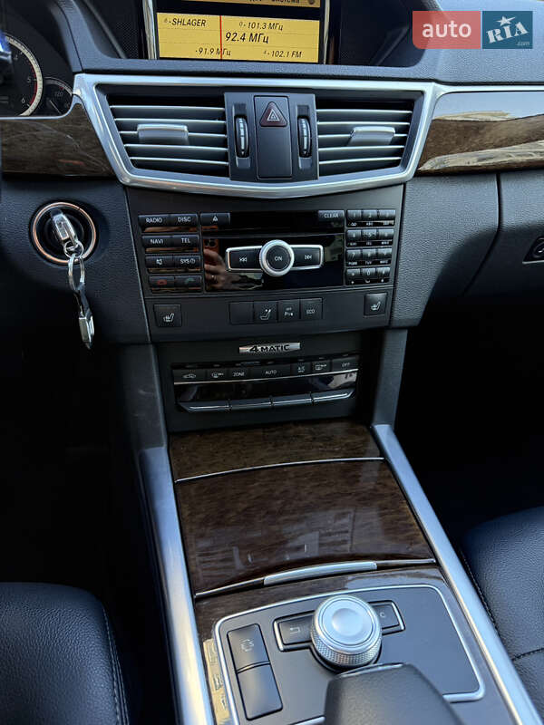 Седан Mercedes-Benz E-Class 2011 в Львові