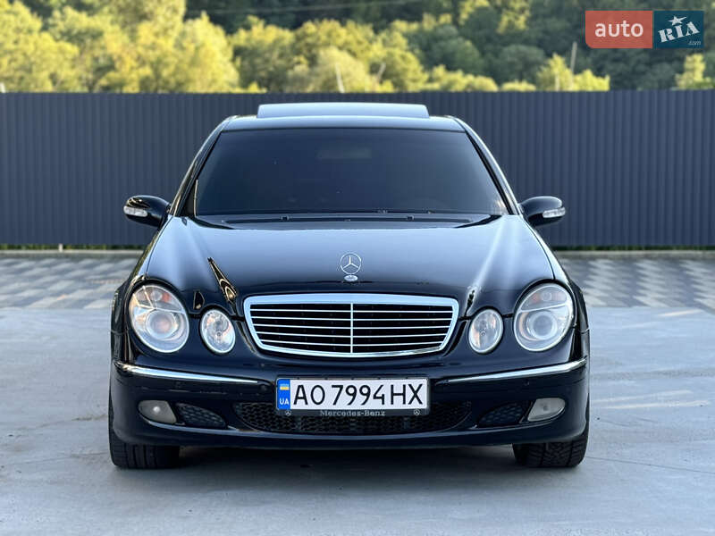 Седан Mercedes-Benz E-Class 2002 в Сваляве