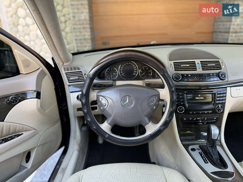 Седан Mercedes-Benz E-Class 2002 в Сваляве