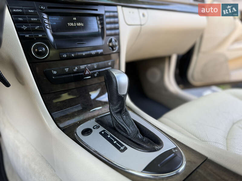 Седан Mercedes-Benz E-Class 2002 в Сваляве
