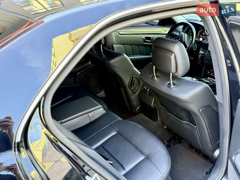 Седан Mercedes-Benz E-Class 2012 в Львове