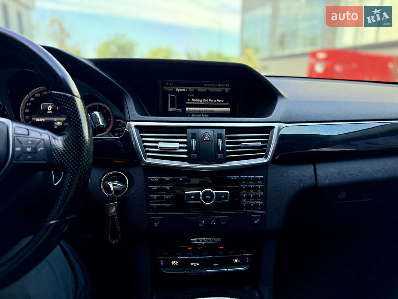 Седан Mercedes-Benz E-Class 2012 в Львове