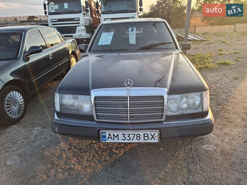 Mercedes-Benz E-Class 1992