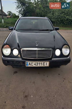 Седан Mercedes-Benz E-Class 1996 в Ровно