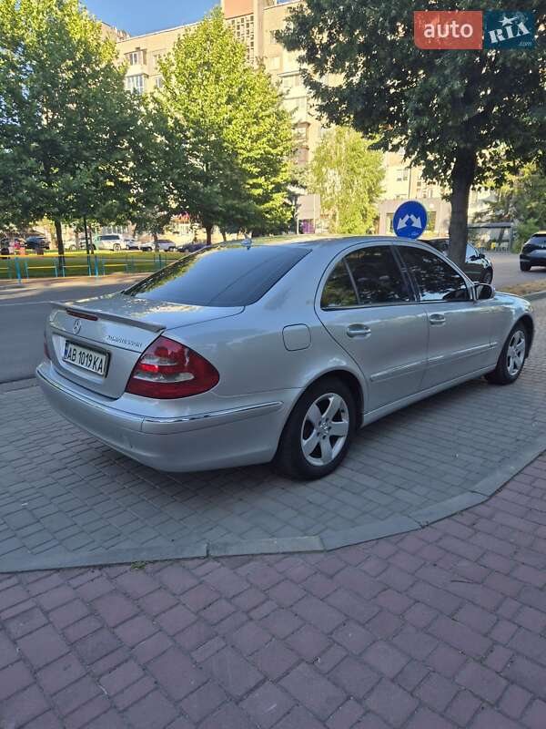 Седан Mercedes-Benz E-Class 2003 в Могилев-Подольске