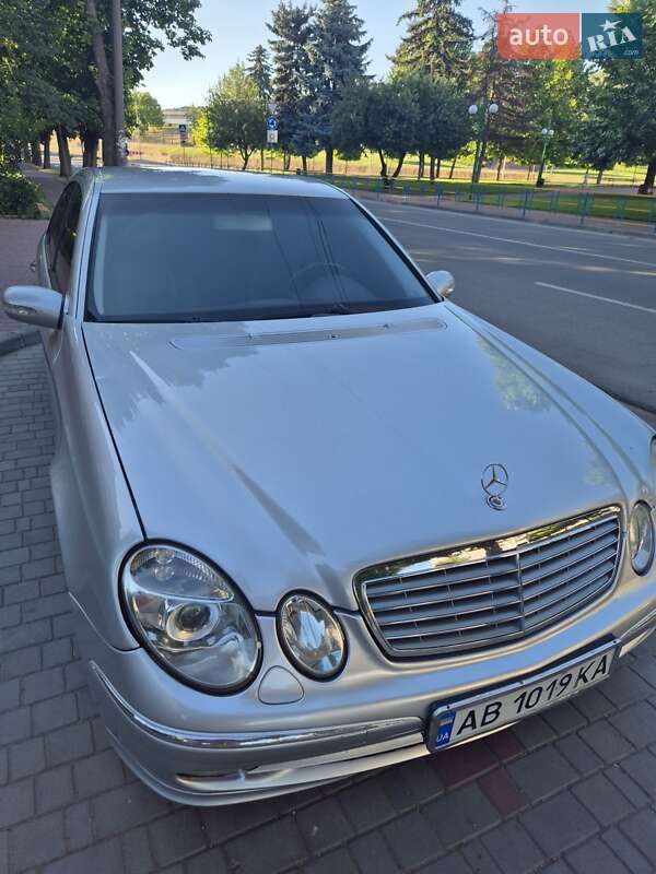 Седан Mercedes-Benz E-Class 2003 в Могилев-Подольске