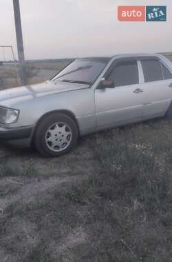Седан Mercedes-Benz E-Class 1987 в Роздільній