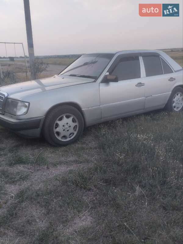 Mercedes-Benz E-Class 1987
