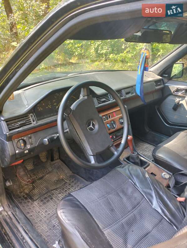 Седан Mercedes-Benz E-Class 1985 в Миргороде