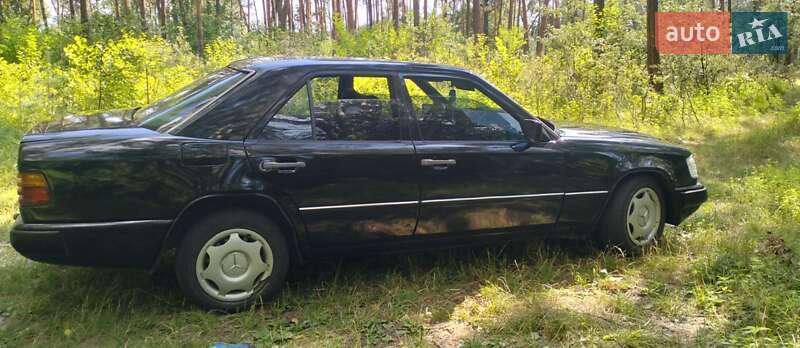 Седан Mercedes-Benz E-Class 1985 в Миргороде