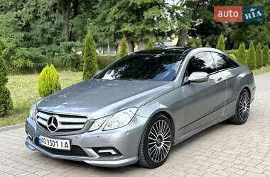 Купе Mercedes-Benz E-Class 2009 в 