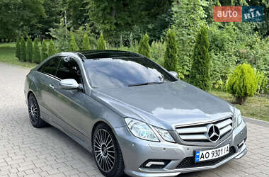 Купе Mercedes-Benz E-Class 2009 в 
