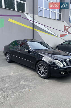 Седан Mercedes-Benz E-Class 2002 в Киеве