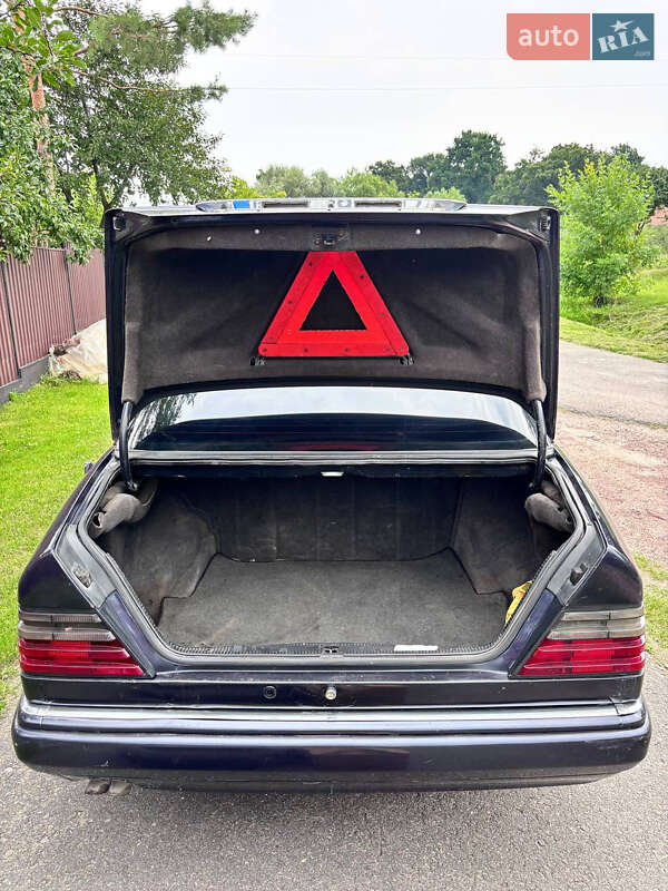 Седан Mercedes-Benz E-Class 1995 в Дублянах