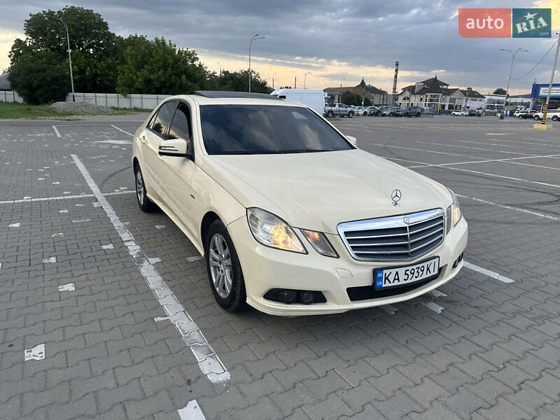 Седан Mercedes-Benz E-Class 2011 в Черновцах