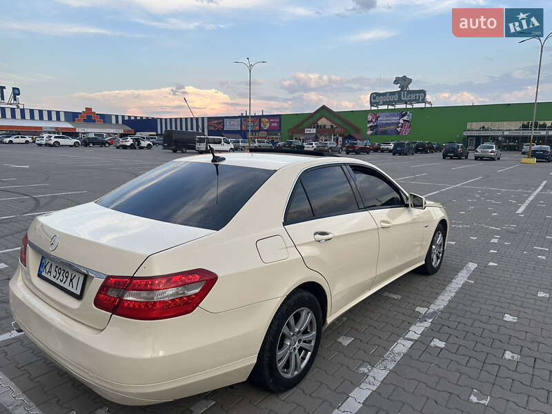 Седан Mercedes-Benz E-Class 2011 в Черновцах