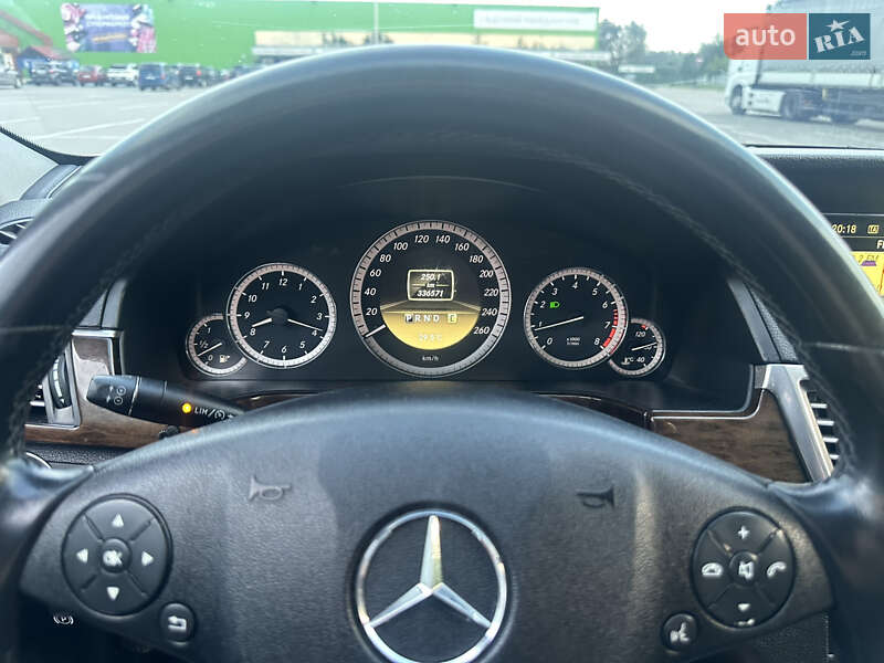 Седан Mercedes-Benz E-Class 2011 в Черновцах