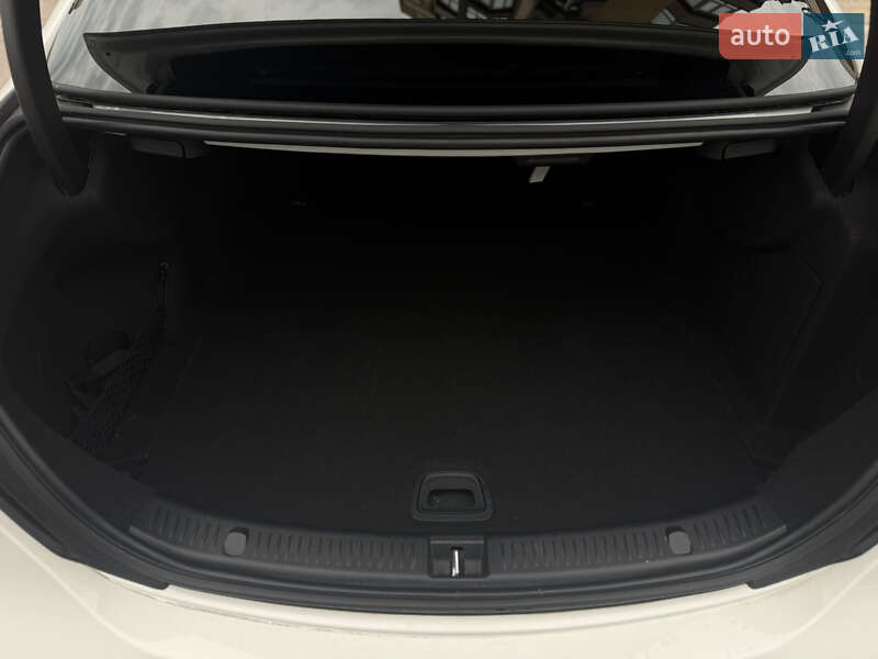 Седан Mercedes-Benz E-Class 2021 в Києві