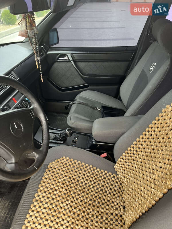 Седан Mercedes-Benz E-Class 1994 в Львове