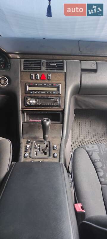 Седан Mercedes-Benz E-Class 1997 в Черновцах