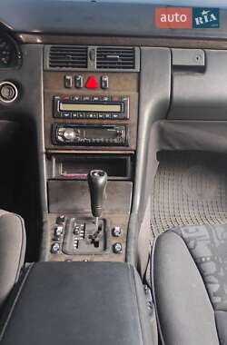 Седан Mercedes-Benz E-Class 1997 в 