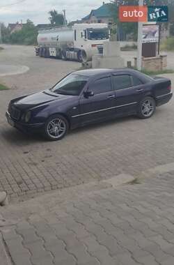 Седан Mercedes-Benz E-Class 1997 в Чернівцях