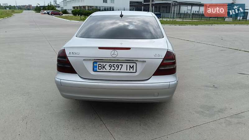 Седан Mercedes-Benz E-Class 2005 в Киеве