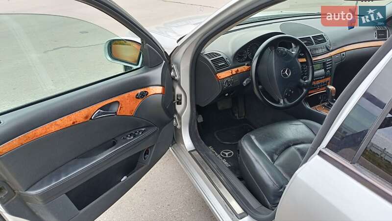 Седан Mercedes-Benz E-Class 2005 в Киеве