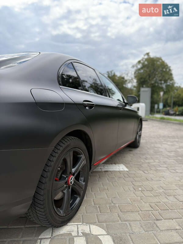 Седан Mercedes-Benz E-Class 2018 в Львове