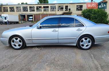 Седан Mercedes-Benz E-Class 2000 в  фото 13 Седан Mercedes-Benz E-Class 2000 в
