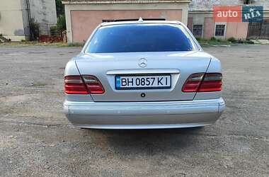 Седан Mercedes-Benz E-Class 2000 в  фото 21 Седан Mercedes-Benz E-Class 2000 в