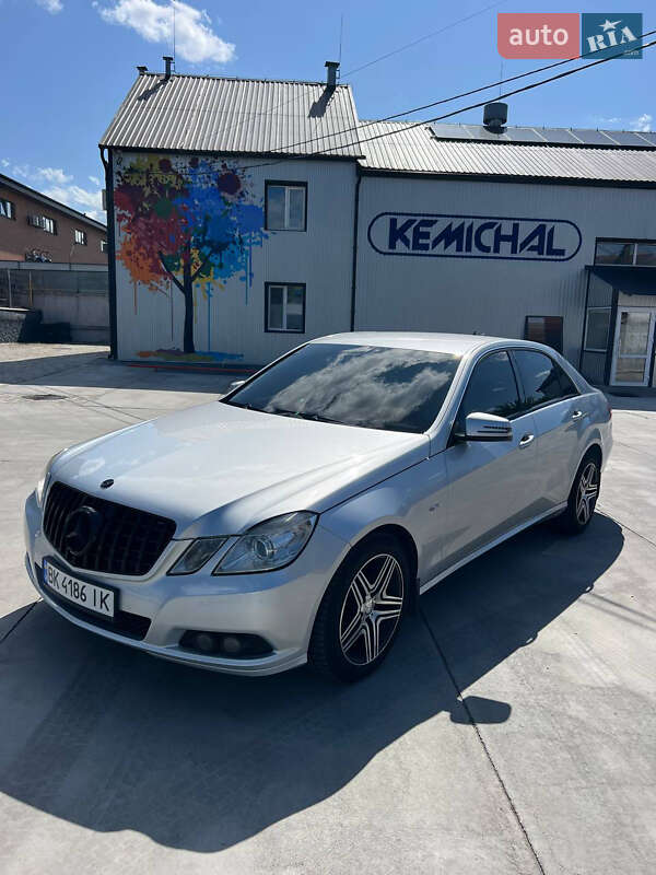 Mercedes-Benz E-Class 2010