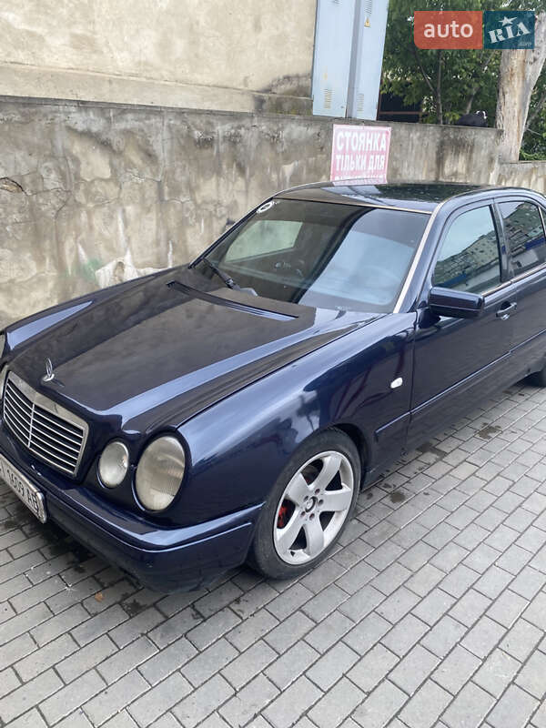 Седан Mercedes-Benz E-Class 1998 в Черновцах