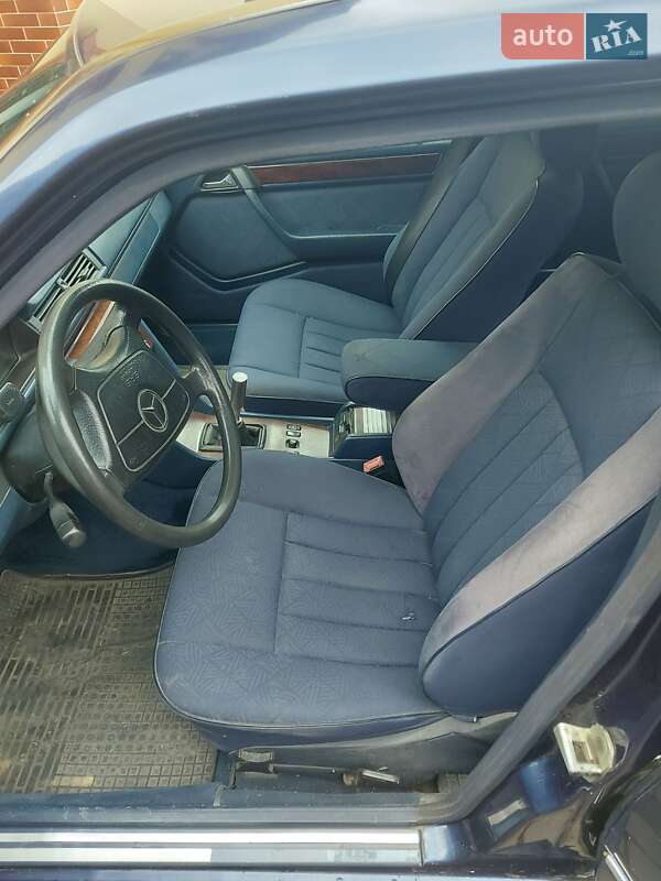 Седан Mercedes-Benz E-Class 1995 в Львові