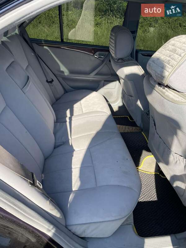 Седан Mercedes-Benz E-Class 2000 в Снятині