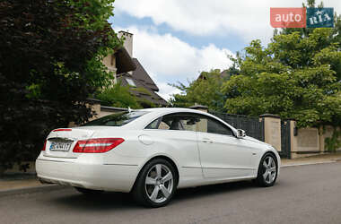 Купе Mercedes-Benz E-Class 2010 в 