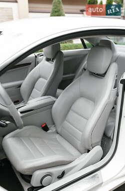Купе Mercedes-Benz E-Class 2010 в 