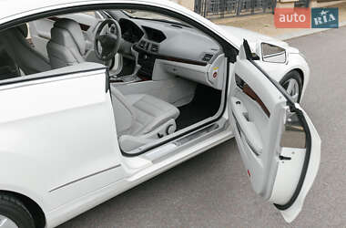 Купе Mercedes-Benz E-Class 2010 в 