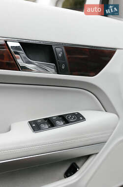Купе Mercedes-Benz E-Class 2010 в 