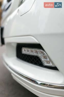 Купе Mercedes-Benz E-Class 2010 в 
