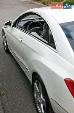 Купе Mercedes-Benz E-Class 2010 в 