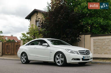 Купе Mercedes-Benz E-Class 2010 в 