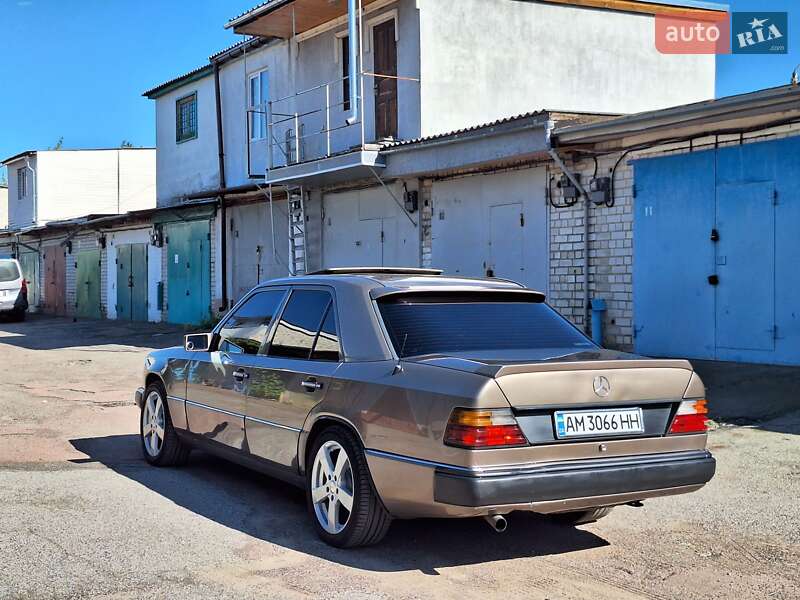 Седан Mercedes-Benz E-Class 1989 в Житомире