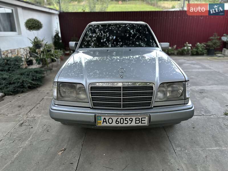 Mercedes-Benz E-Class 1995
